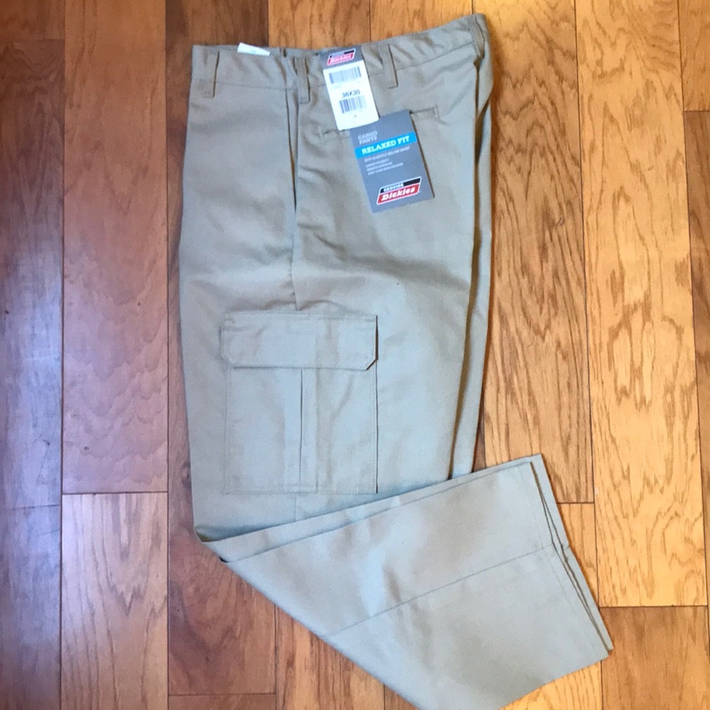 NWT Dickies Cargo Relaxed Fit Pants. 36/30